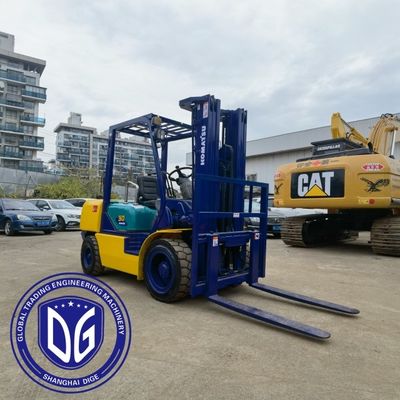 Komatsu 3 Ton Forklift Μέγιστο Υψόμετρο Ανασκαφής 5180mm Μέγιστο Ράδιο Ανασκαφής 5125mm Για Υψηλό Ανύψωμα και Λειτουργίες